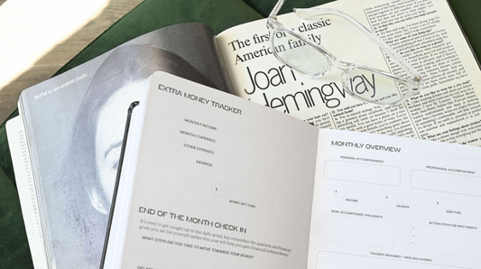 Text says, "How to Set Up Sinking Fund". It's on a white background with blue, light pink, cream and light green circles.